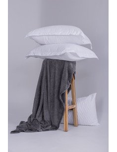 Combo: Cobija Térmica de Microfibra + 2 Almohadas de Fibra Siliconada